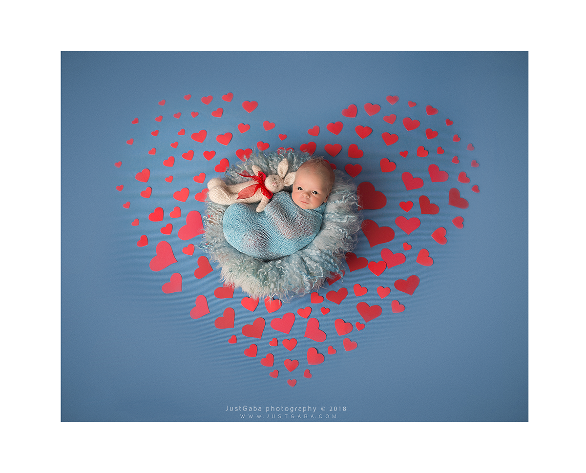 Фотосессия новорожденных с сердечком
